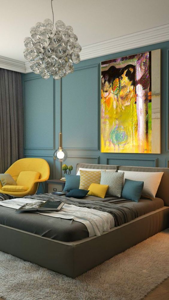 kamar tidur dengan warna cat teal, abu-abu, dan kuning