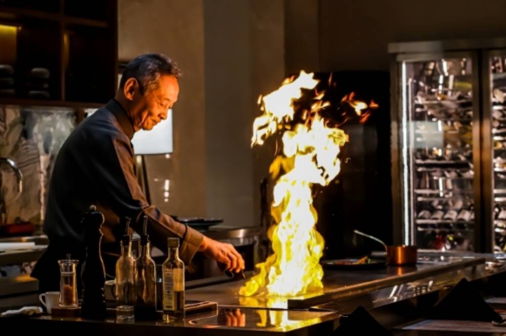 Hanya di sini, Teppanyaki Autentic Langsung dari Chef Jepang